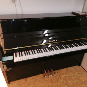 5) KAWAI K 15, schwarz poliert